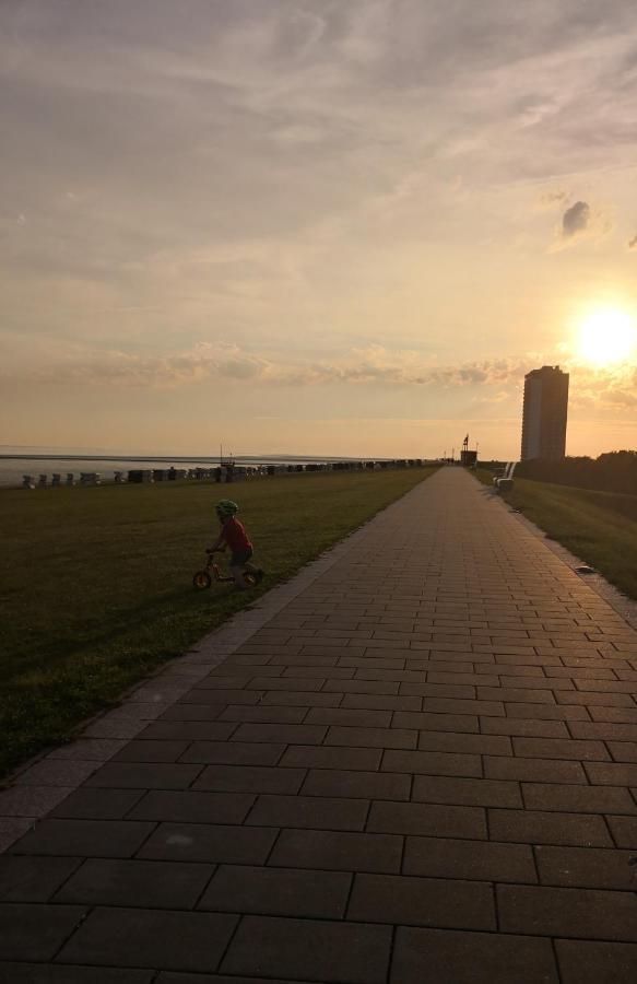 Ferienwohnung Fuer Grosse Familien Im Haus Akunak Büsum Exterior foto